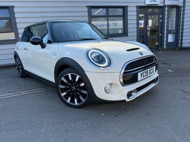 Mini Hatchback 2.0 Cooper S Exclusive II 3dr Hatchback Petrol White